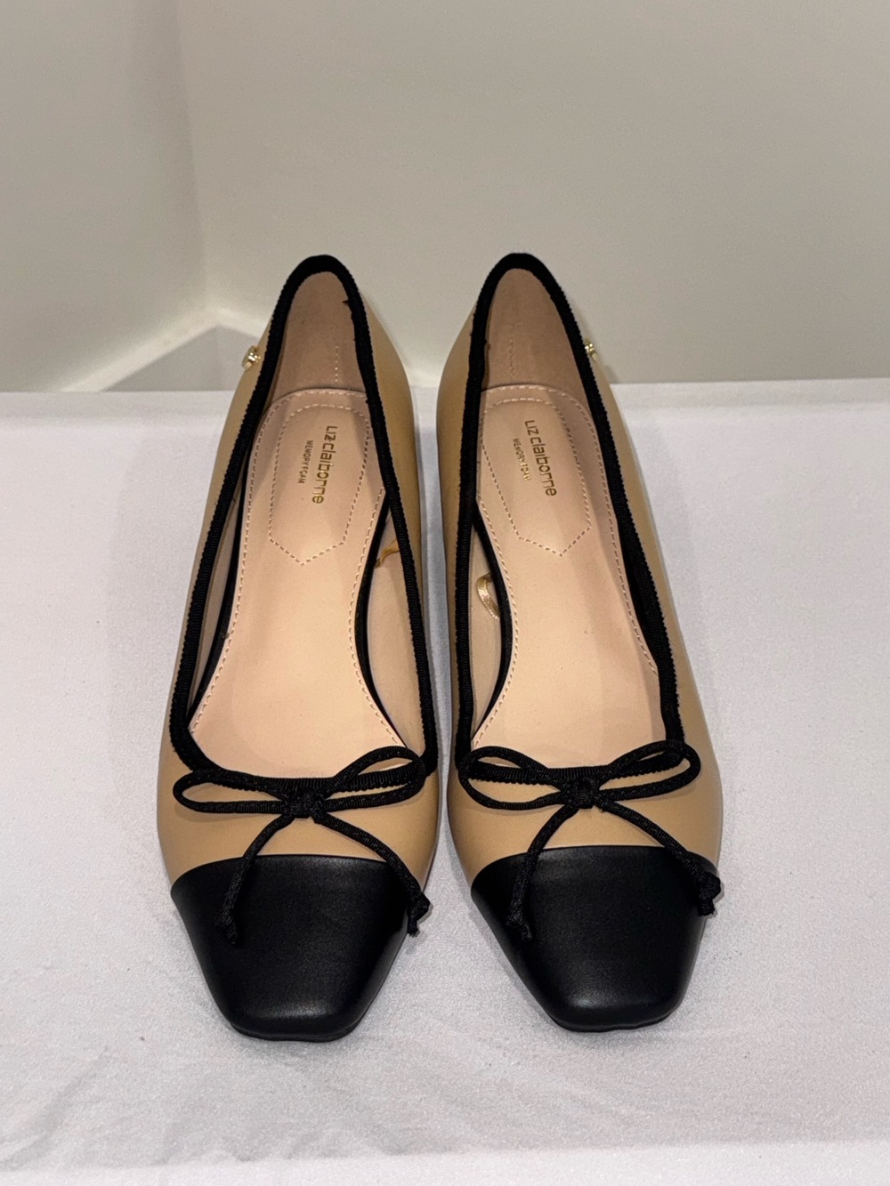 Liz Claiborne Fredson Two-Tone Cap Toe Pumps Size 10M Beige Black Bow